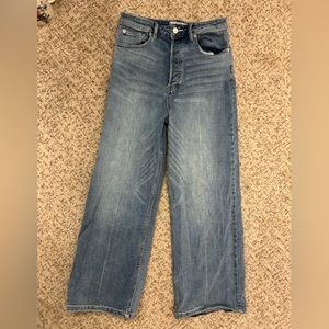 Wide leg cropped Free People jeans. Size 27